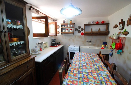 San Feliciano Villa | Stunning private villa for 5 people with pool, WIFI, TV, pets allowed and parking