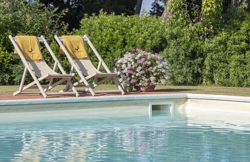 Palaia Villa | Stunning private villa for 22 guests with A/C, private pool, WIFI and terrace