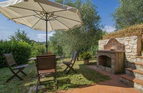 Palaia Villa | Stunning private villa for 12 guests with A/C, WIFI, private pool, TV, patio and panoramic view