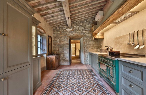 Sambuca Villa | Stunning private villa for 14 people with WIFI, A/C, private pool and TV, close to Greve In Chia.