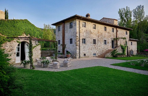 Sambuca Villa | Stunning private villa for 14 people with WIFI, A/C, private pool and TV, close to Greve In Chia.