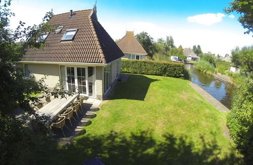 Municipality of Smallingerland House | Stunning private villa for 10 people with WIFI, TV, terrace and parking