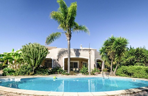 Silves House | Stunning private villa with private pool, WIFI, A/C, hot tub, TV, terrace and pets allowed