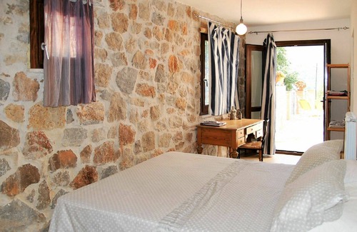 Itri Villa | Stunning private villa with WIFI, hot tub, A/C, private pool, TV, terrace, pets allowed and park.