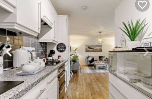 Charlestown House | Stunning property in amazing location near harbour/beach!