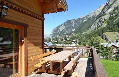 Pralognan-la-Vanoise Ski Chalet | Stunning Recent Chalet with Modern Amenities in Pralognan-la-Vanoise