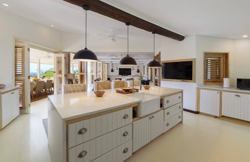 Bagatelle Terrace House | Stunning Retreat with Pool and Sunset Views - Northlight (3 bed)