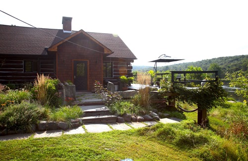 Narrowsburg House | Stunning Riverfront Log Cabin With Spectacular Views