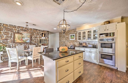 Rogers Villa | Stunning Rogers Villa w/Pond ~ 7 Mi to Lake