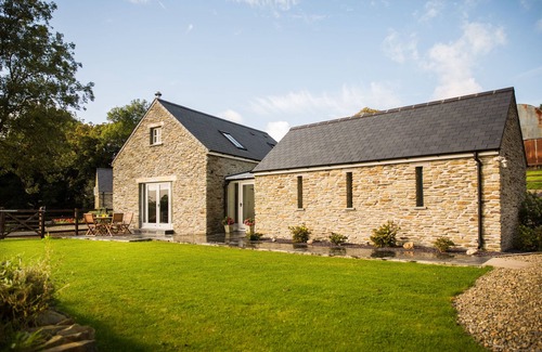 Eglwyswrw House | Stunning Romantic Barn Overlooking a Peaceful Meadow in Pembrokeshire