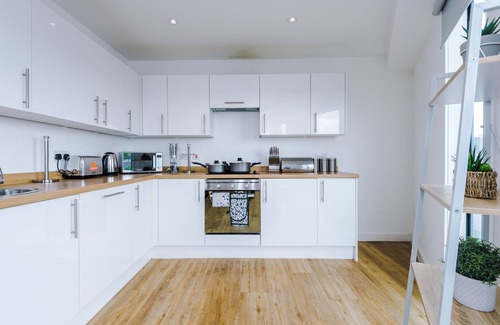 Manchester City Centre Condo | Stunning Scandi Penthouse - Sleeps 10!