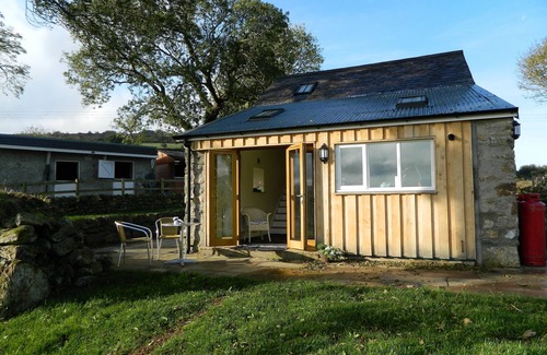 Dinas Cross Cottage | Stunning sea and mountain views near Cwm yr Eglws. Perfect for a winter break