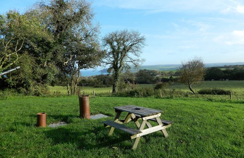 Dinas Cross Cottage | Stunning sea and mountain views near Cwm yr Eglws. Perfect for a winter break
