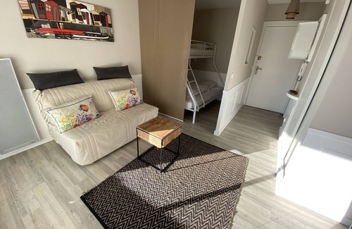 Arcachon Apartment | Stunning Seafront Studio for 3, Newly Renovated, Parking Included