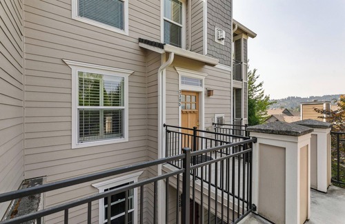West Linn Condo | Stunning Short-Term Furnished Condo in West Linn's Summerlin!