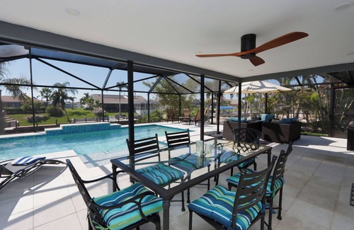 Caloosahatchee House | Stunning southern exposure Gulf-access canal home with a bright, airy feel - Shore Beats Work