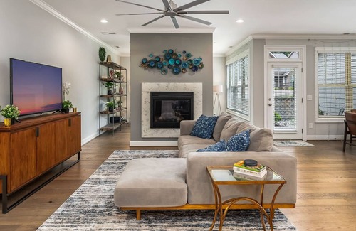 Greensboro House | Stunning & Spacious 3 Br 3 Bath Townhome Near Everything!