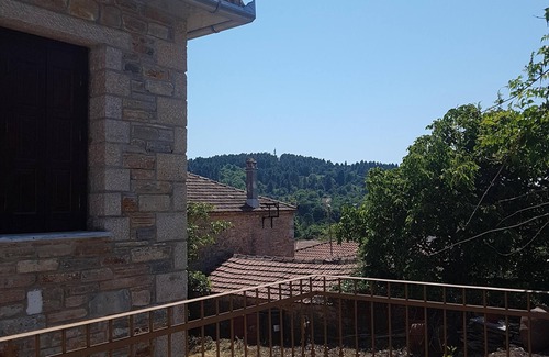 Lafkos House | Stunning stone house centrally located in beautiful Lafkos.