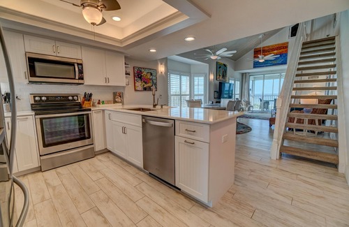 Palm Island Villa | Stunning Sunset views!Close to the pool and newly updated on Resort,C1724A+*