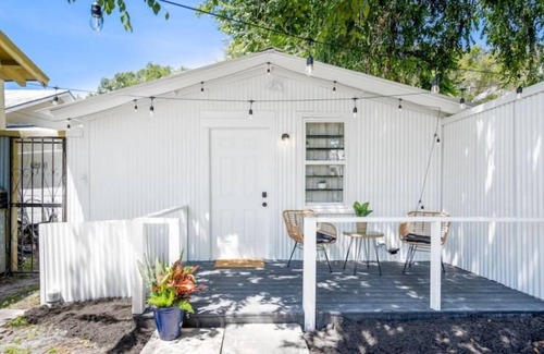 East Ybor Apartment | Stunning tiny house in Ybor City Tampa - 1.5 miles to downtown