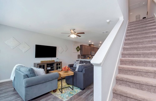 Denton House | Stunning Townhome Retreat in Denton, TX - Your Perfect Getaway!