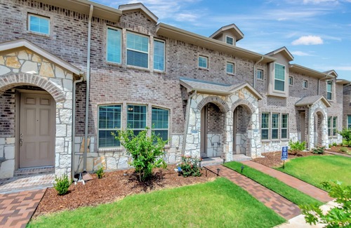 Denton House | Stunning Townhome Retreat in Denton, TX - Your Perfect Getaway!