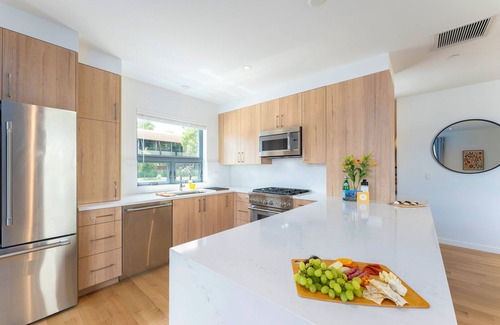 Whittier House | Stunning Townhouse Steps to Downtown, CU & Hiking Trails