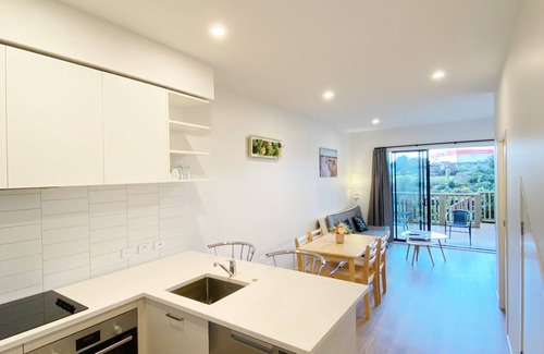 Golflands House | Stunning Townhouse with View - Walking to Botany Town Center