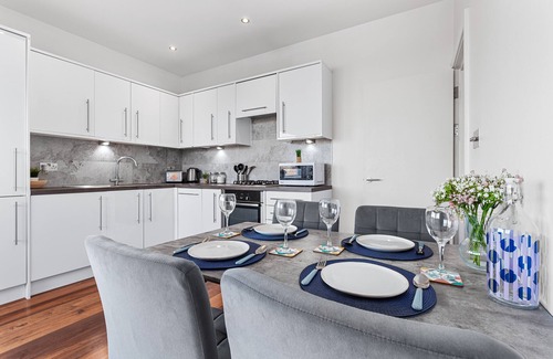 Wimbledon Park Apartment | Stunning Two Bedroom Apartment - 10 Minutes to Central London