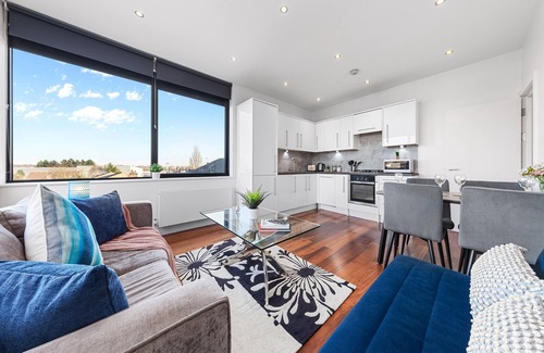 Wimbledon Park Apartment | Stunning Two Bedroom Apartment - 10 Minutes to Central London