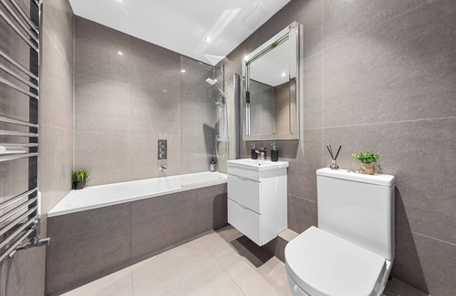 Wimbledon Park Apartment | Stunning Two Bedroom Apartment - 10 Minutes to Central London