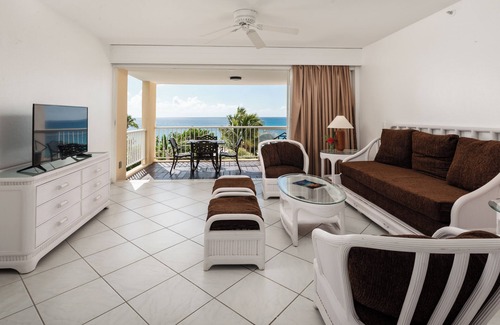 Maho Apartment | Stunning Two Bedroom Ocean View in Cupecoy