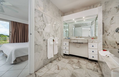 Maho Apartment | Stunning Two Bedroom Ocean View in Cupecoy