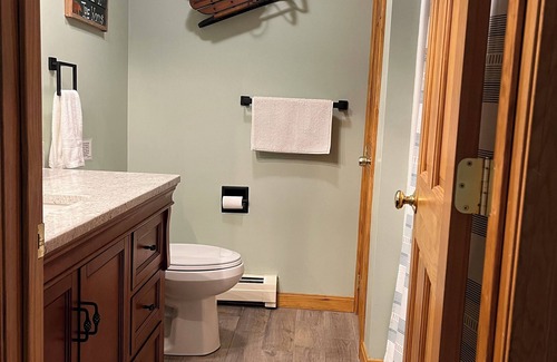 North Woodstock Resort | Stunning updated studio located in the heart of the White Mountains.