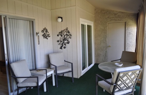 Lake Biltmore Village Condo | Stunning Upstairs Lakeview Condo in Phoenix