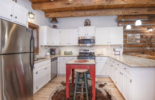 Timbercreek Lodges House | Stunning Vail Log Cabin on Creek, Free Shuttle Access, Minutes to Slopes, Shops