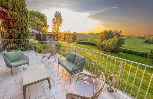 Sainte-Colombe-de-Duras Villa | Stunning view over valley, private heated pool, walk to cafe bar, wine tasting