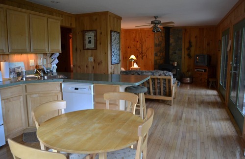 Roan Mountain Cabin | Stunning View, Secluded Luxury Treehouse, State Park Resort, Appalachian Trail