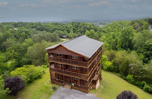 Sevierville Cabin | Stunning views! 6-bedroom cabin w/arcade, pool table, hot tub, foosball & more!