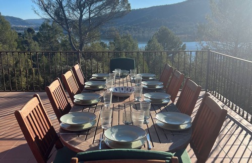 Pareja Ski Chalet | Stunning views and direct access to the damn