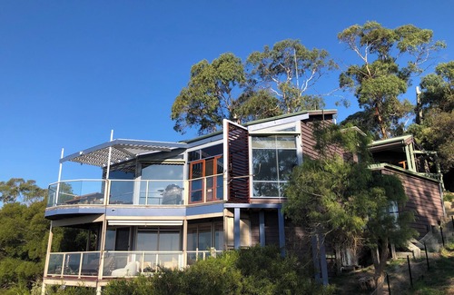 Arthurs Seat Apartment | Stunning Views at the Skyview Penthouse or cosy romantic Eagle Nest