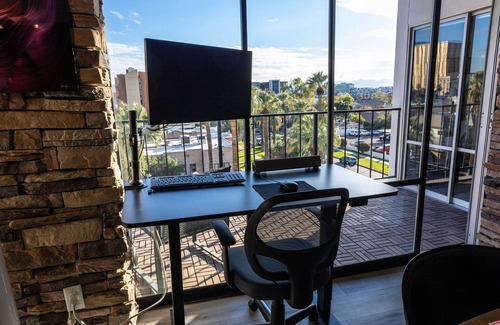 Roosevelt Condo | Stunning views | High rise w/Balcony & Pool