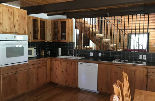Sedona Cabin | Stunning Views in Charming Sedona Log Cabin, Close to Oak Creek!