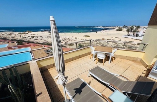 Los Lagos Apartment | Stunning views & location. Spacious 1 bed apartment directly on beach El Cotillo