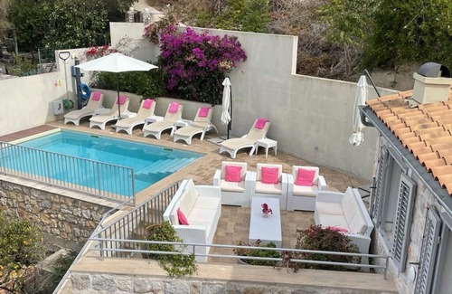 Vis Villa | STUNNING VIEWS, NEAR SEA, SHOPS AND RESTAURANTS, ON THE UNSPOILT ISLAND OF VIS