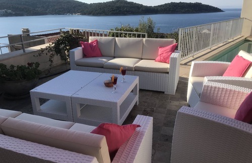 Vis Villa | STUNNING VIEWS, NEAR SEA, SHOPS AND RESTAURANTS, ON THE UNSPOILT ISLAND OF VIS