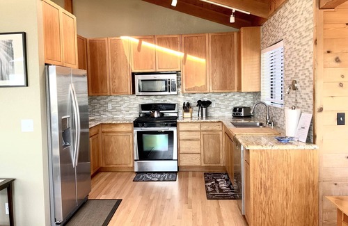 Bodega Bay House | Stunning Views of CA Coast : Beautifully Remodeled Home