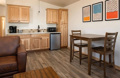 Boardman Hotel | Stunning Views of Columbia River! 4 Spaces w/Kitchenettes, King & Queen Beds