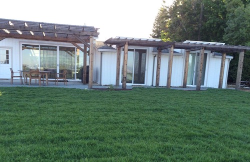 Sebastopol Cottage | Stunning Views on 10 acres w/ Vineyard, 7 min to Sebastopol