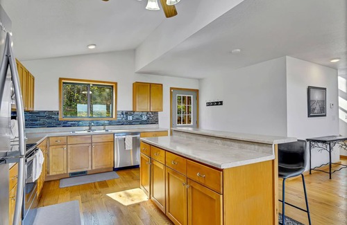 Blue Eye House | Stunning Views-Path to Lake-Free Daily Attraction Tickets-20 Min to Branson
